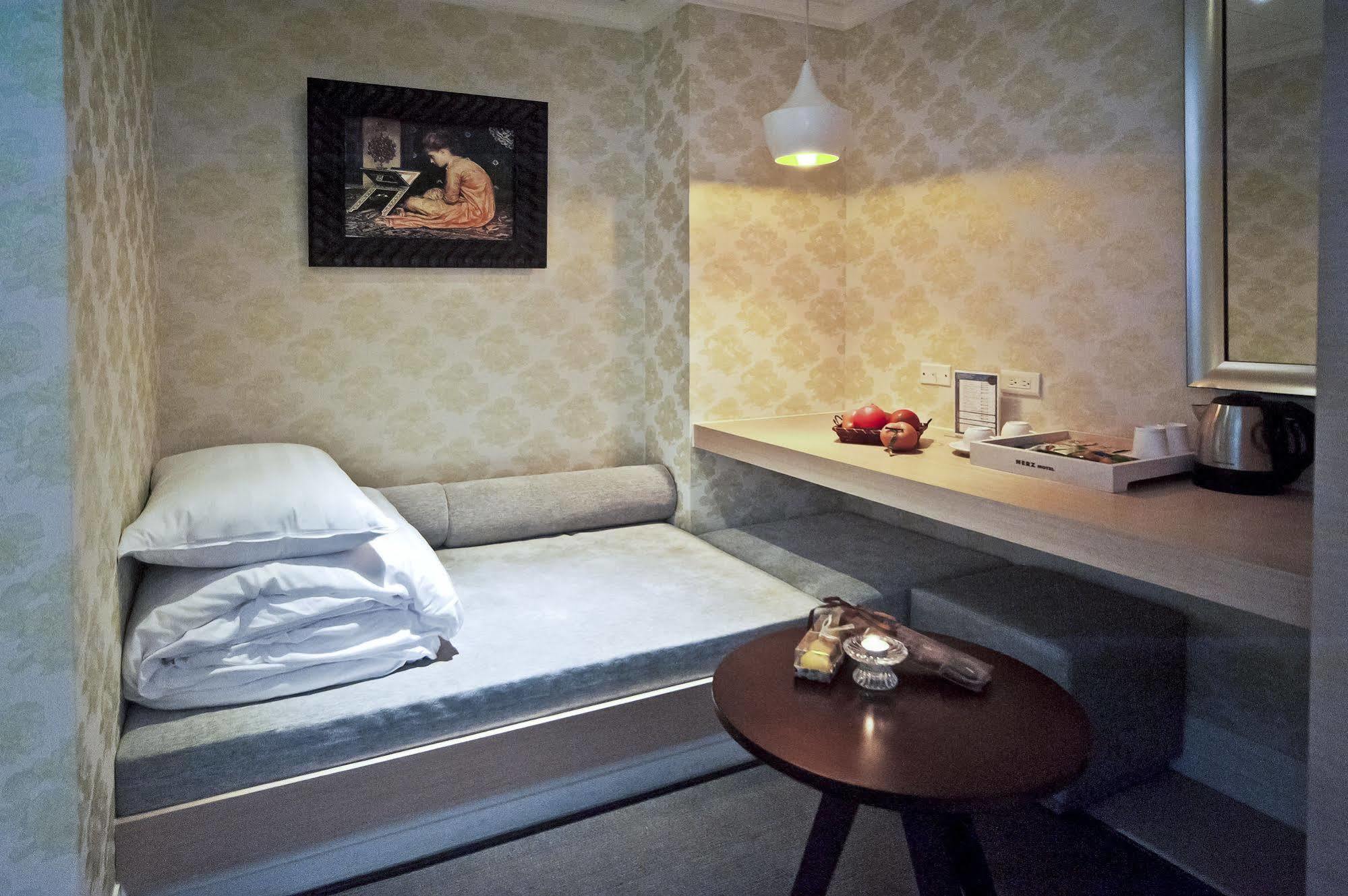 Herz Motel Taichung Exterior photo