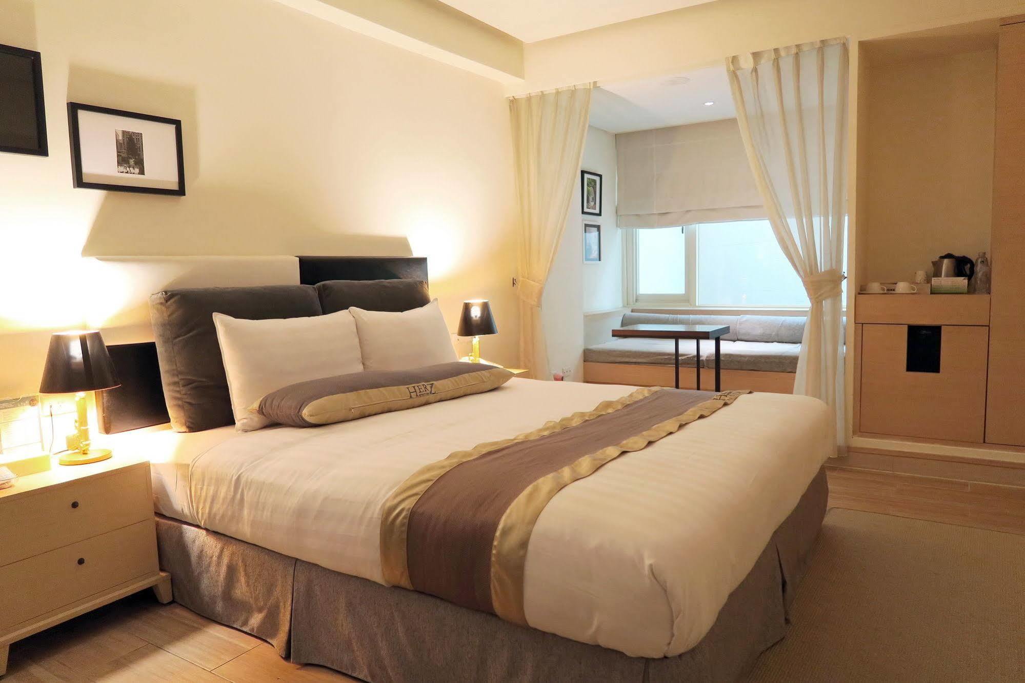 Herz Motel Taichung Exterior photo