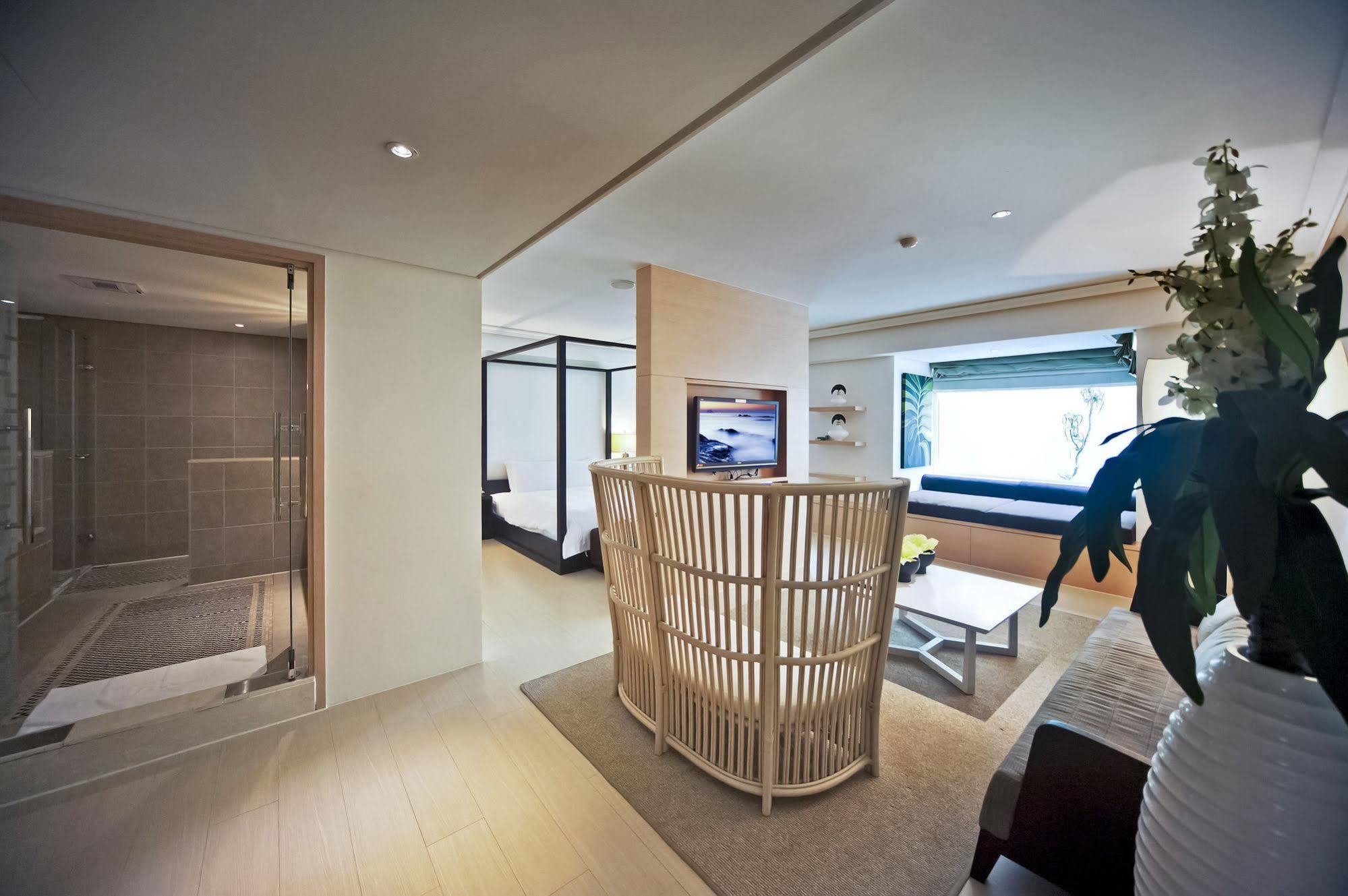 Herz Motel Taichung Exterior photo