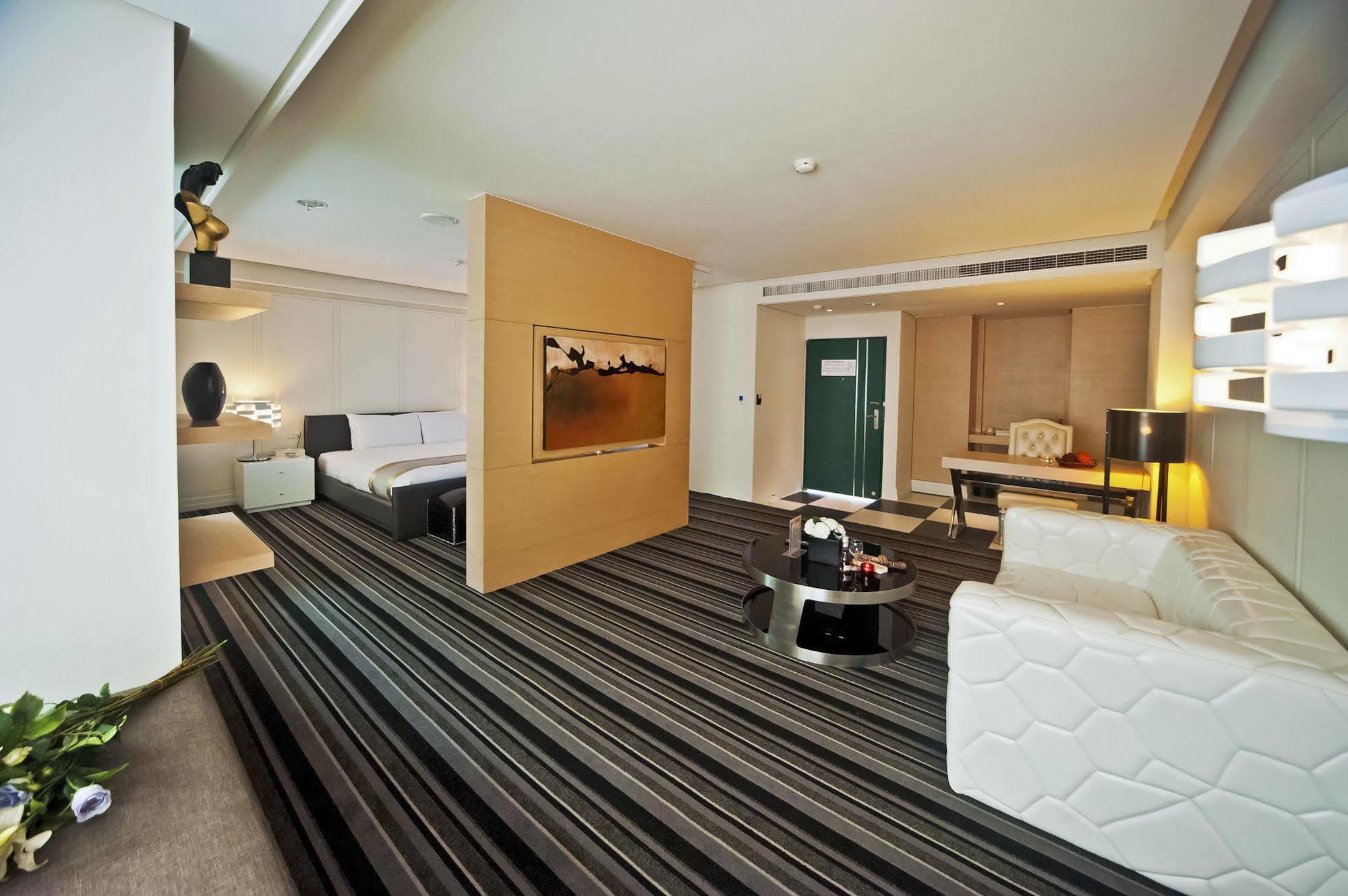 Herz Motel Taichung Exterior photo